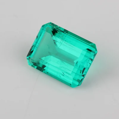 Smeraldo idrotermale colore Cloumbia da 1,5 carati taglio smeraldo